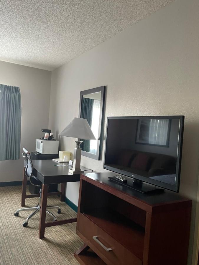 Quality Inn Denver Tech Center Сентенниал Экстерьер фото